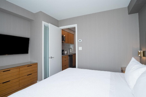 Sandman Hotel Hamilton image 1