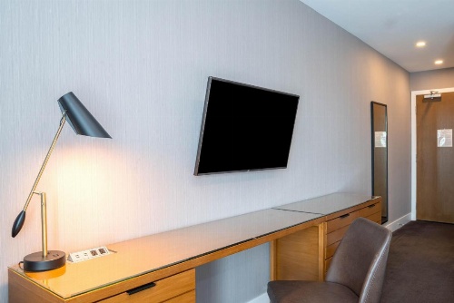 Sandman Hotel Hamilton image 9