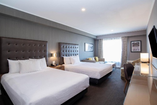 Sandman Hotel Hamilton image 2