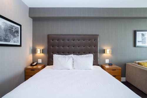 Sandman Hotel Hamilton image 7